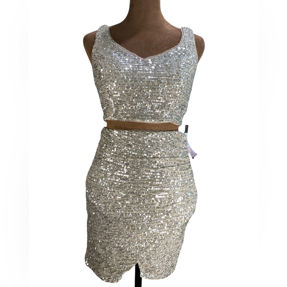 Jump Apparel‎ Silver Sequin Two-Piece Skirt Set Juniors 1/2 NWT Party Formal